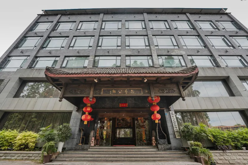 Six Arts Mansion (City Center Plaza Branch) - Image 1