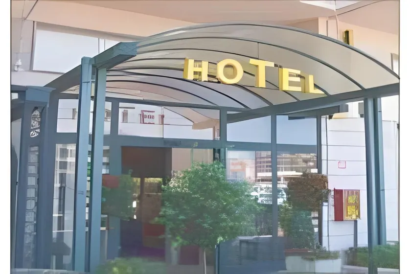 Hotel Serena - Image 1