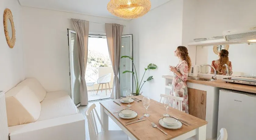 The White Rose Hotel - Image 1