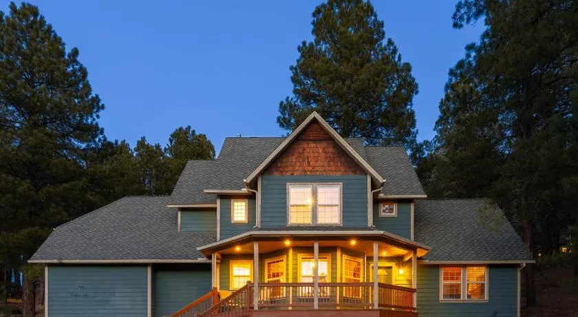 Cozy Family Cabin Deck & Fire Table Sleeps 10 - Image 1