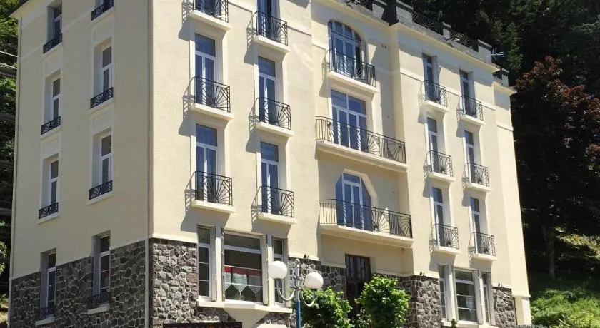 Le Pavillon - Image 1