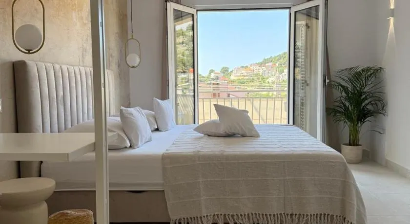 Oleander Apartment & Room Centar - Image 1