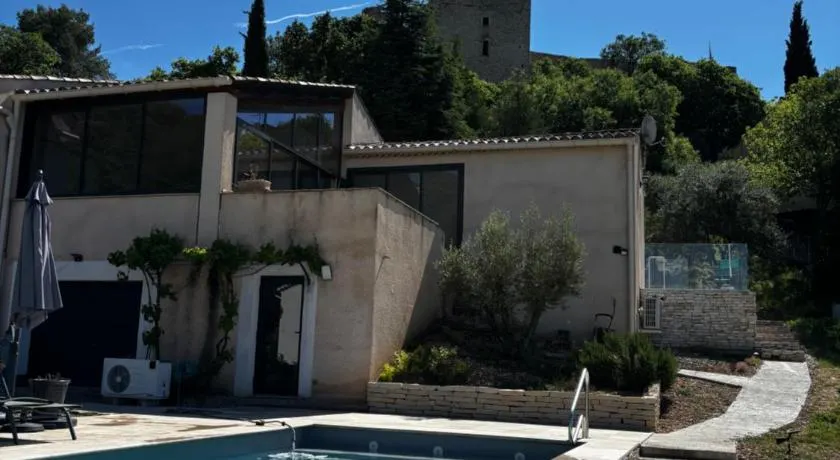 Appartement moderne avec piscine - Image 1