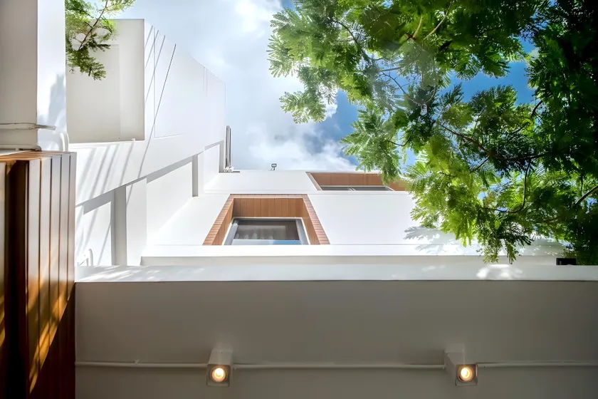 ZEN MASTER HOTEL - Image 1