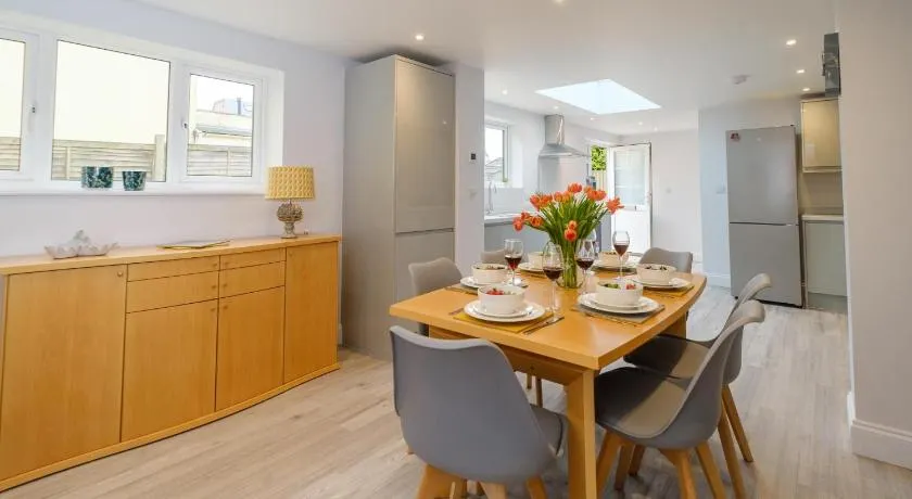 Primrose Cottage, Leiston, near Sizewell, Thorpeness and Aldeburgh - Managed by Aldeburgh Coastal Cottages - Image 1
