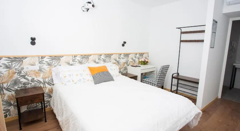 SG ROOMS - Image 1