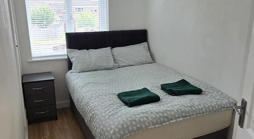 Croydon Stylish Serviced Accommodation - Image 1