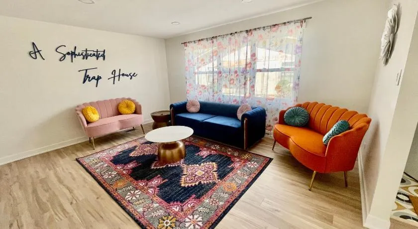 Luv Happii House - Image 1