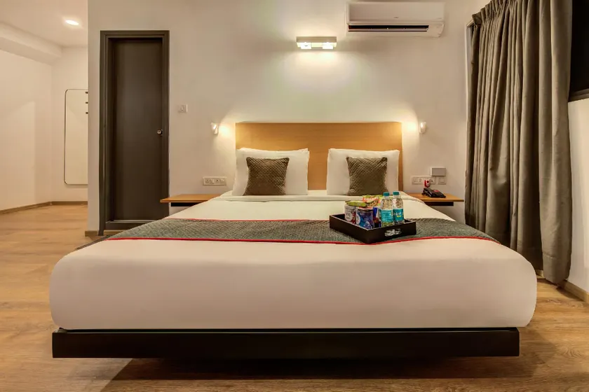 Hotel Omkaar & Restaurant - Image 1