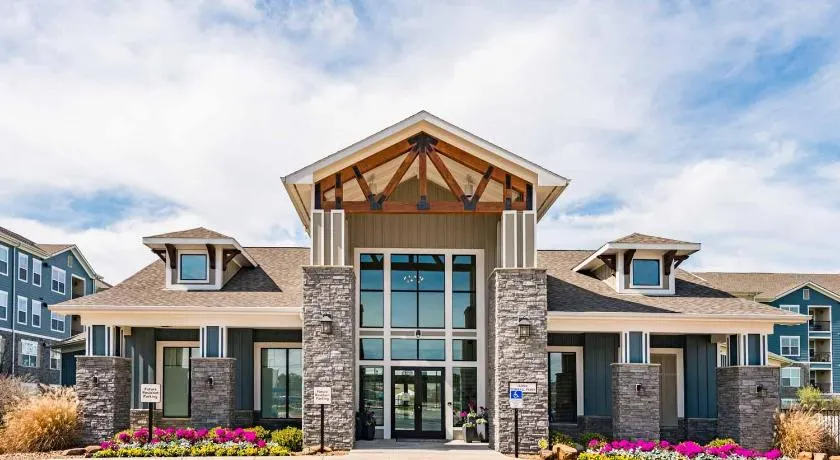 Spacious Furnished Resort Style Apartments - Image 1