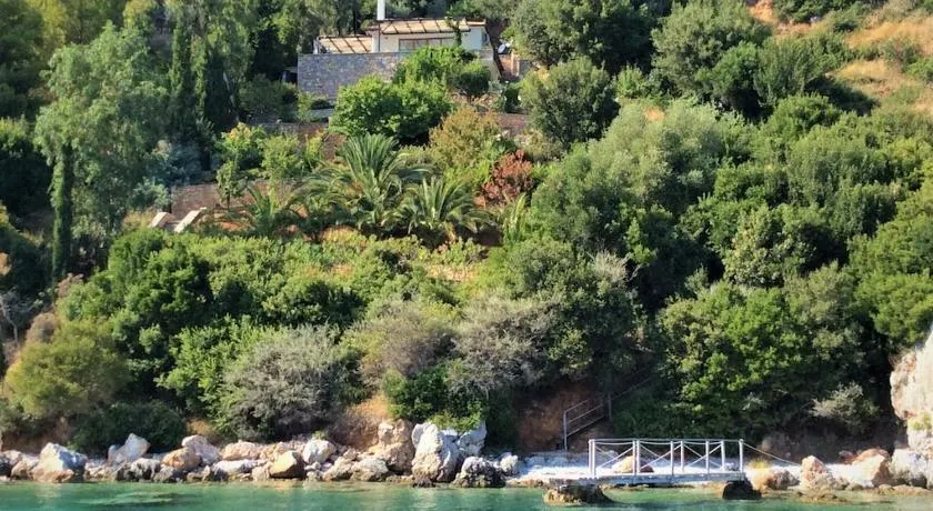 Alonissos Luxury Villa with Jacuzzi and Beach - Image 1