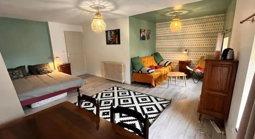Grande chambre chez l'artiste-peintre - Image 1