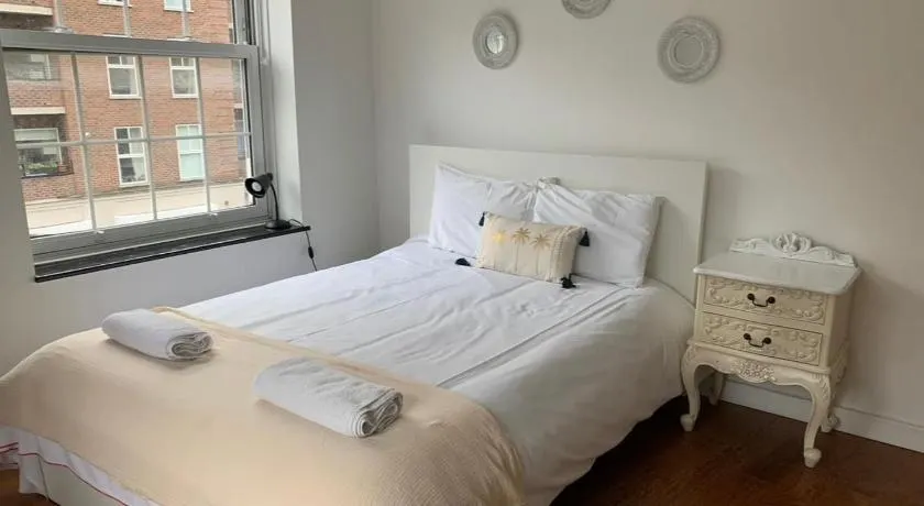 4 Bed Flat - Sleeps 10 - Pets - Parking - Image 1