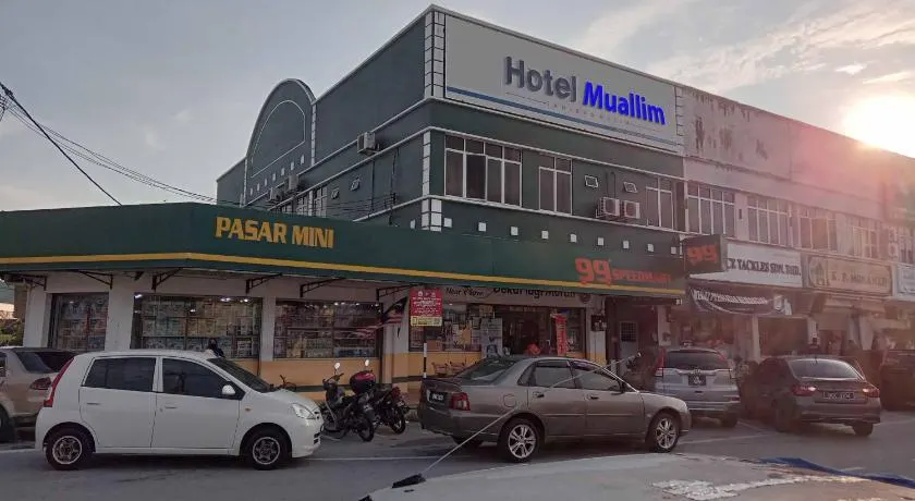 Hotel Muallim Tanjung Malim - Image 1