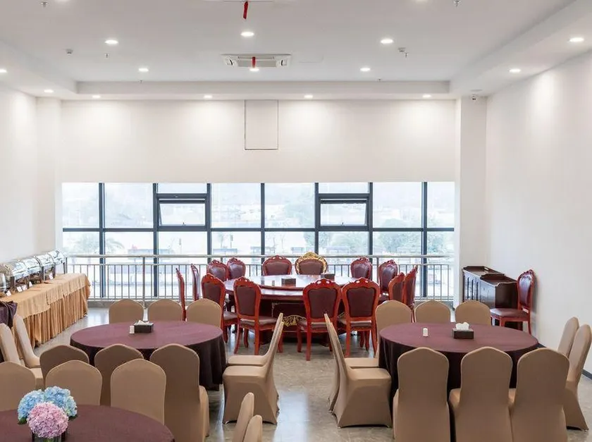 Chongzuo Zhenggao International Hotel - Image 1