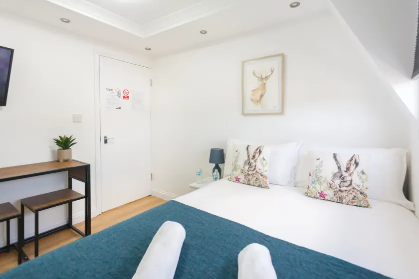 Euston City Suites Apartments - Image 1