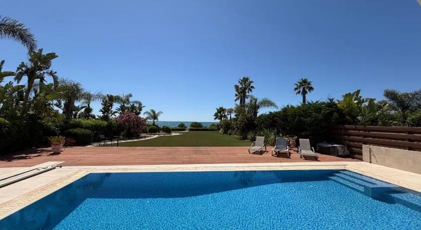 Emerald Seafront Residence - Image 1