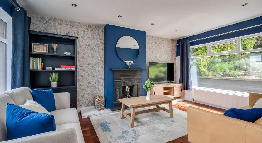 Stunning Home over Belfast City 11 minutes to Belfast City Centre - Image 1
