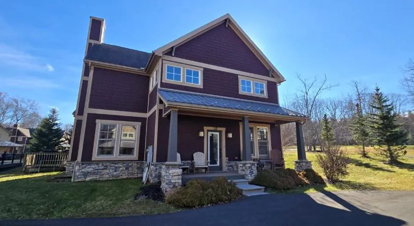 Better At The Lake- 4 bedroom with Hot Tub - Image 1