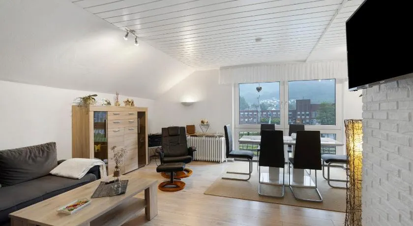 Apartamento 'Sara's' com jardim privado, Wi-Fi e ar condicionado - Image 1