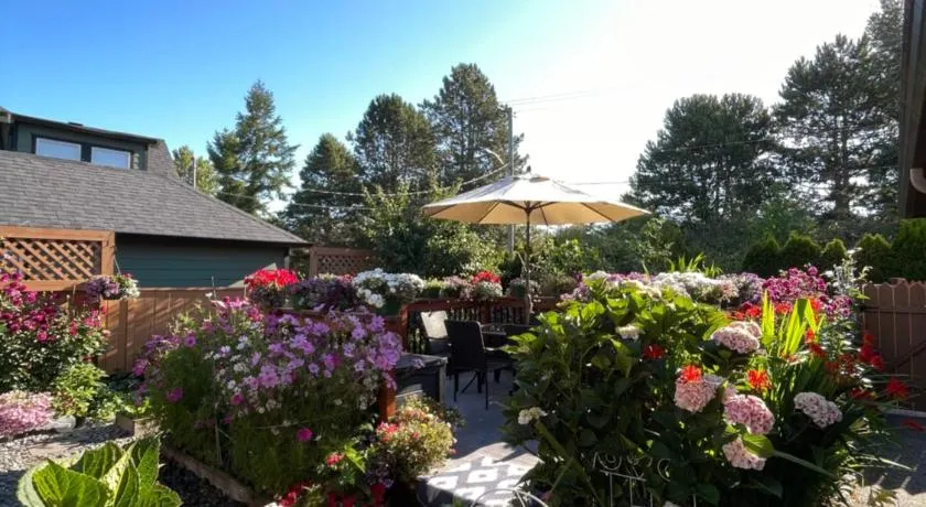 Garden home in Victoria - Image 1