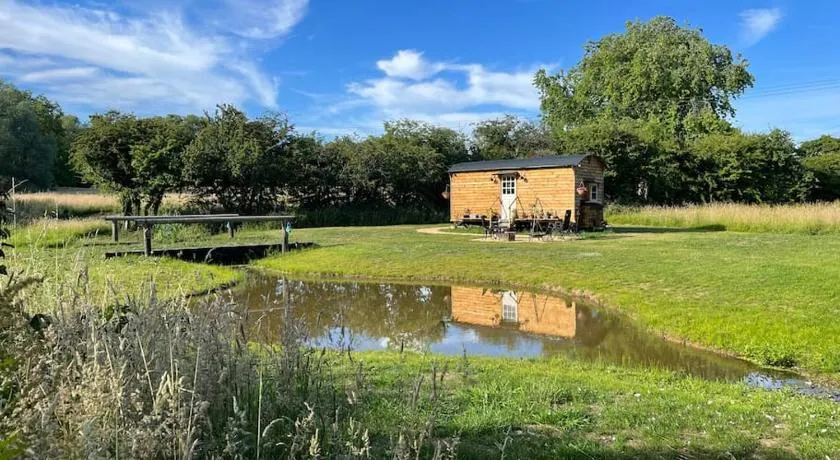 Mountbatten Shepherds hut & Buckhurst Shepherds hut - Image 1