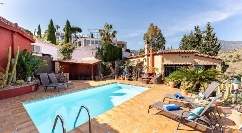 Villa « Cosy House Jacuzzi Wifi Piscine Vue » avec vue sur mer, Wi-Fi et climatisation - Image 1