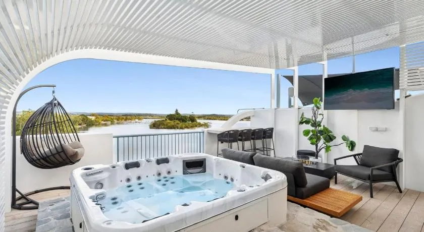 Stunning Rooftop Retreat with Private Jacuzzi on the Maroochy River - Image 1