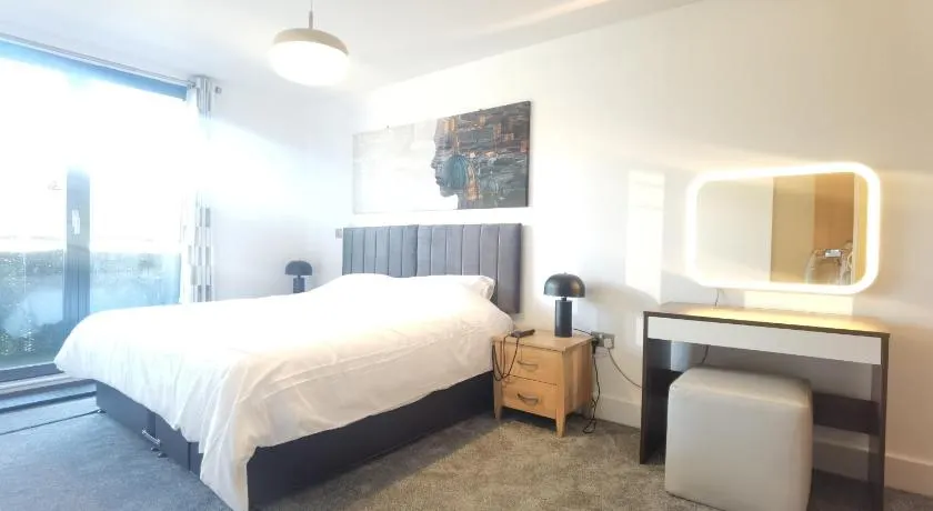 Celaka Birmingham Central apartment, Free Indoor Parking - Image 1