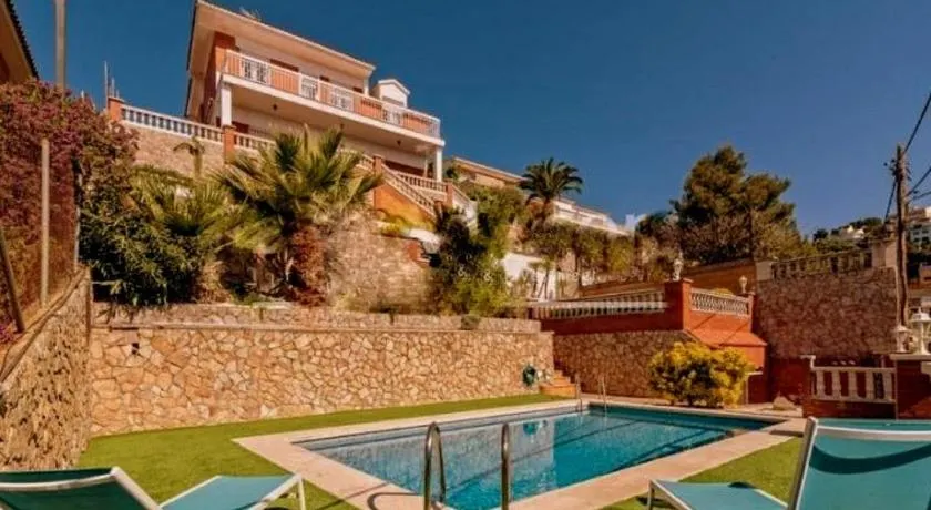 Chalet Santa Susana - Image 1