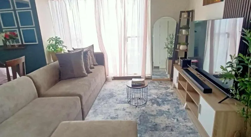 Family-Ready Skyline Retreat near BGC with Free Parking - Image 1