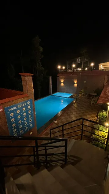 Misty villa lake view room - Image 1