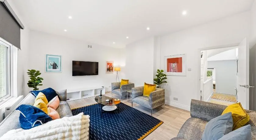 3 Bedroom Home in South London - Image 1