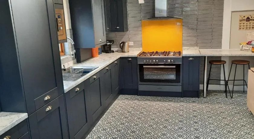 Newly Refurbished 2nd Floor Apartment Lil Nauti - Image 1