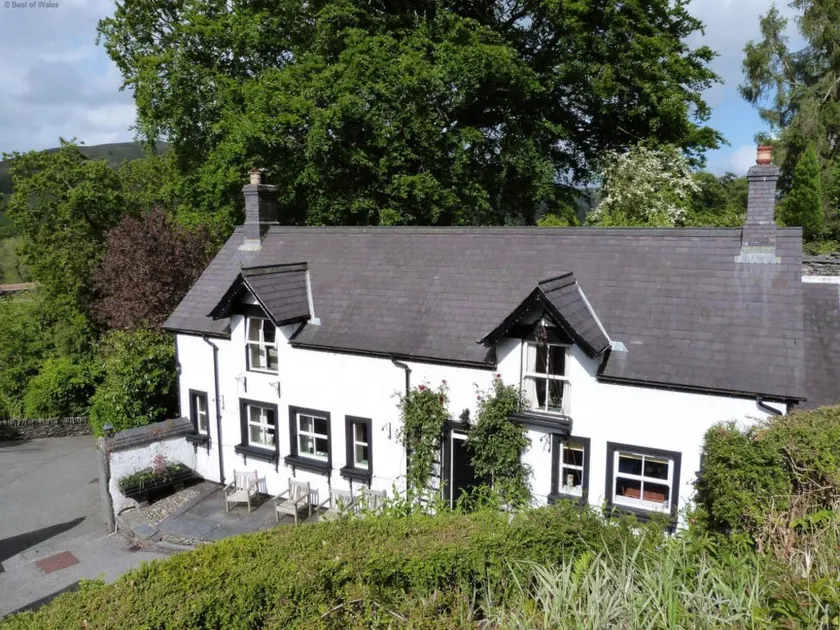 Llety Corwen - Image 1
