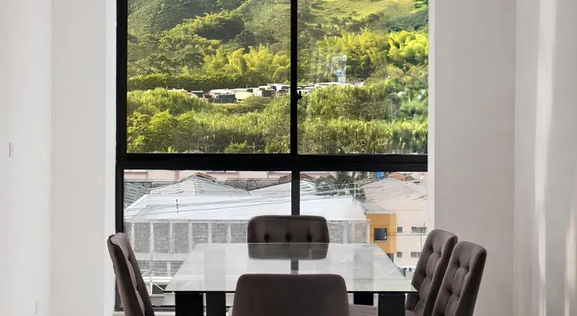 Despierta con vista a las montañas en Guadalupe, Dosquebradas - Image 1