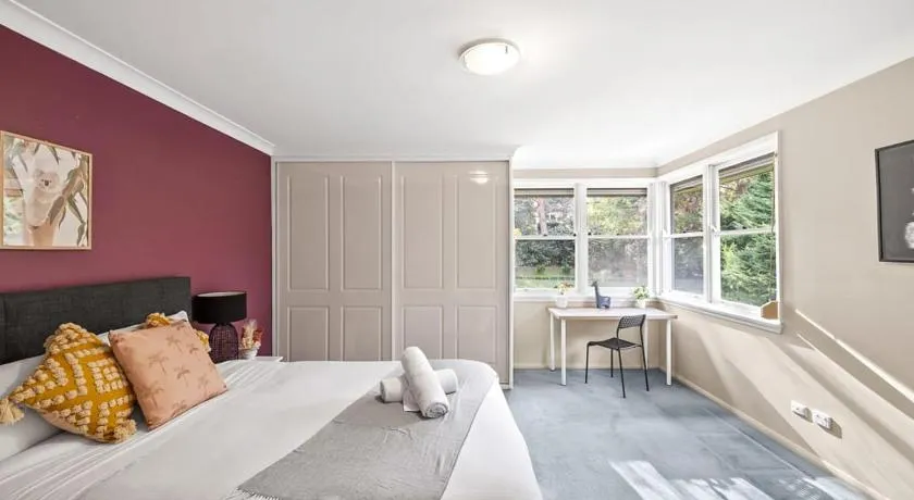 Affordable No-Frills Queen Ensuite Room in Pymble - Image 1