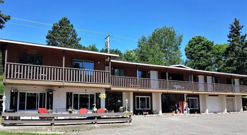 Lakeshore Motel Ice Lake - Image 1