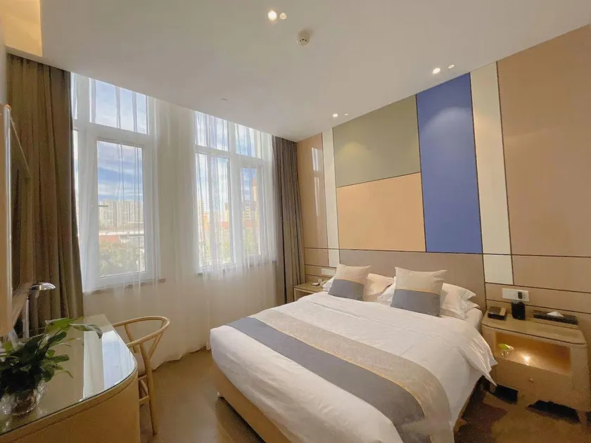 VX Hotel (Yancheng Jianhu Oubaoliya Shenghuoguangchang) - Image 1