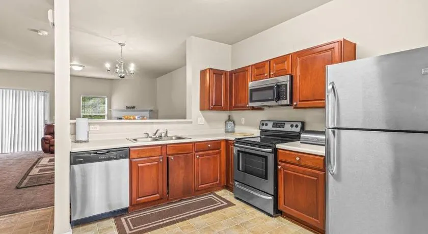 Charming MultiLevel 4 bedroom Townhouse - Image 1