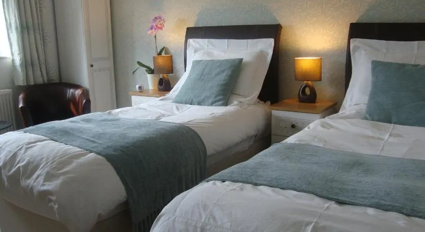 Canal View Bed And Breakfast - Image 1