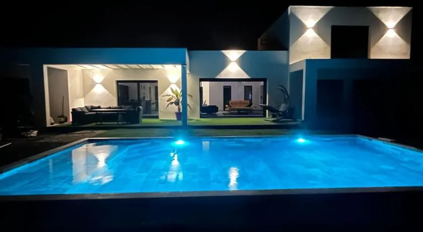 Villa Catalya moderne piscine chauffee - Image 1