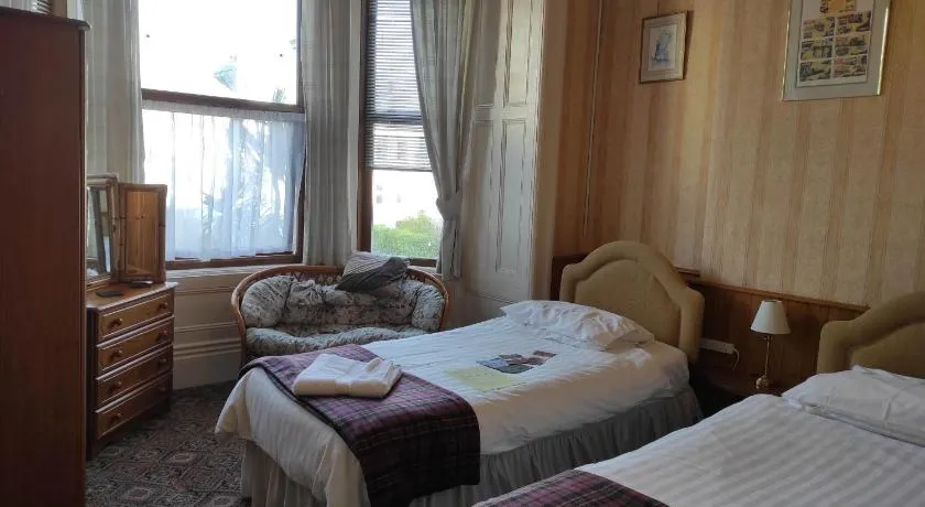 All Seasons Guesthouse - Image 1