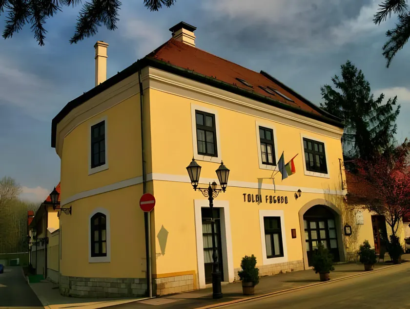 Toldi Fogadó - Image 1