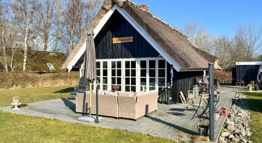 Thatched Cottage With Wildlife Near Kramnitze - Image 1
