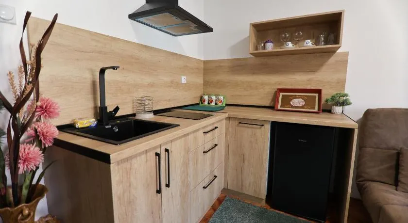 Apartmani Varos & Restaurant - Image 1