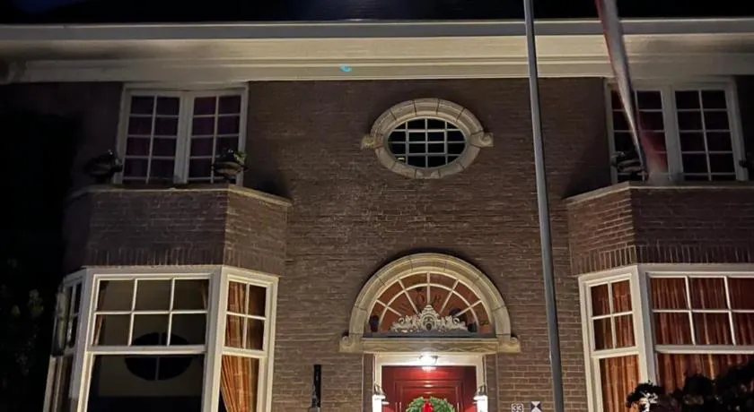 Deventer Heritage en Boutique B&B, museumhuis "De Worp", het huis met de theekoepel, logeren in authentiek historisch erfgoed - Image 1