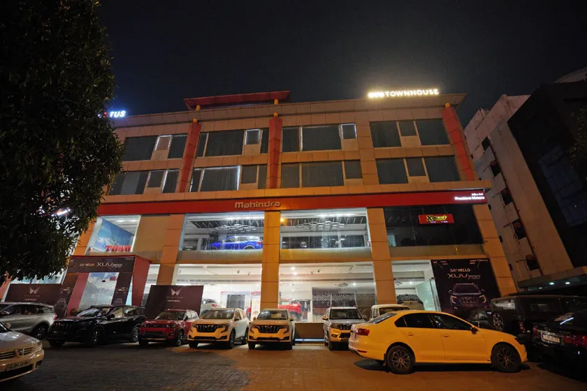 Townhouse Lotus - Image 1