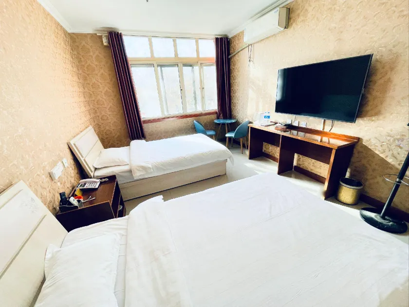 365 Express Hotel - Image 1