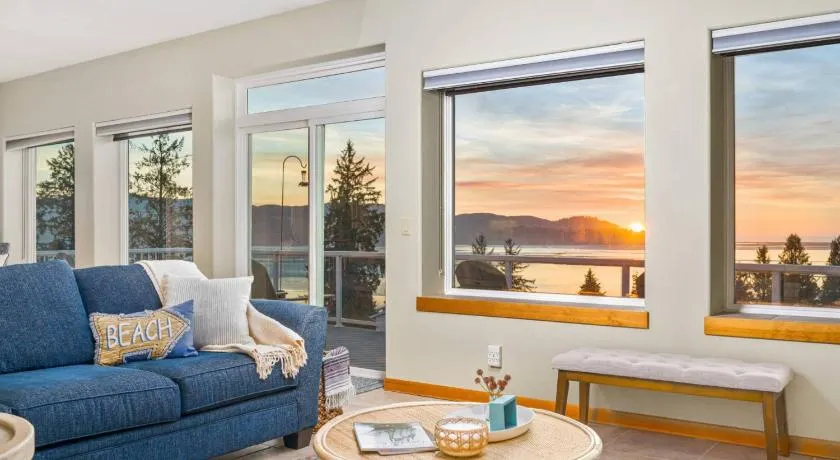 Bay View Villa - Image 1